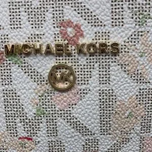 Michael Kors | Bags | 24hr Drop Michael Kors Slim Spring  display picture 3